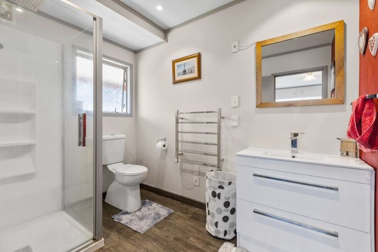 Photo of property in 15 Virginia Place, Whalers Gate, New Plymouth, 4310