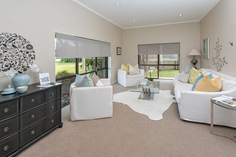 Photo of property in 11 Woodview Rise, Botany Downs, Auckland, 2010