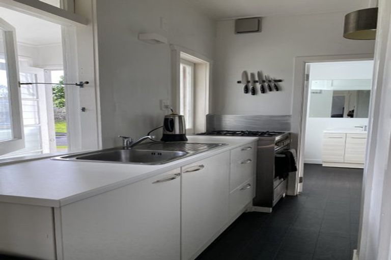 Photo of property in 18 Shoal Bay Road, Devonport, Auckland, 0624