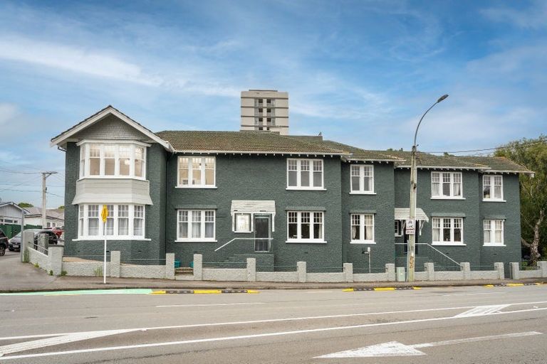 Photo of property in Pukehinau Flats, 4/1 Brooklyn Road, Mount Cook, Wellington, 6011