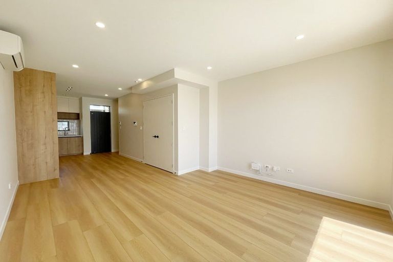 Photo of property in 18 Puihi Crescent, Massey, Auckland, 0614