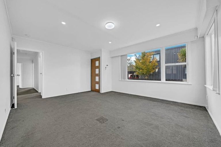 Photo of property in 19 Ribblesdale Road, Henderson, Auckland, 0612