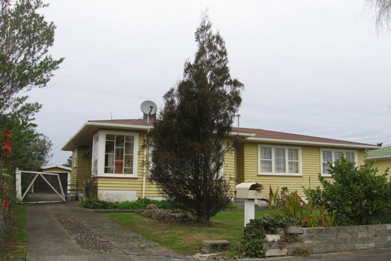 Photo of property in 25 Tararua Terrace, Cloverlea, Palmerston North, 4412