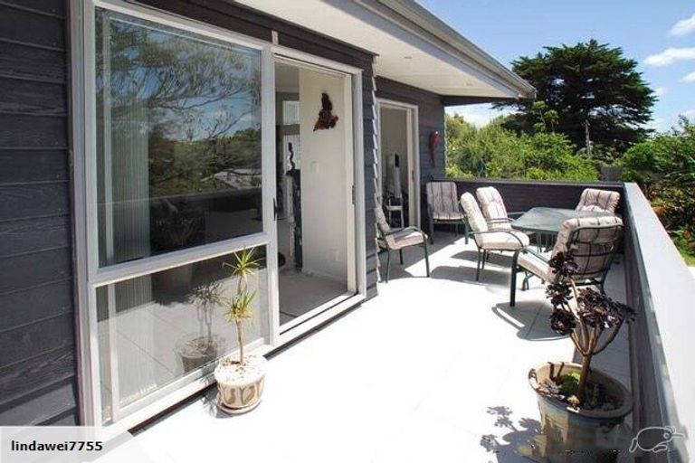 Photo of property in 2/167a Carlisle Road, Northcross, Auckland, 0632