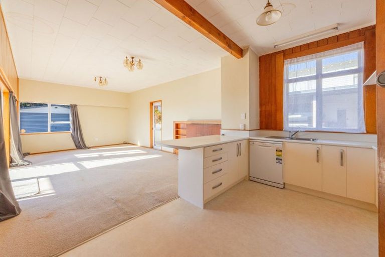 Photo of property in 1 Kitchener Street, Waipukurau, 4200