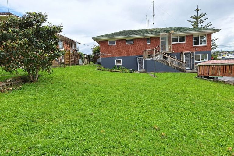 Photo of property in 2 Anne Road, Hillcrest, Auckland, 0627