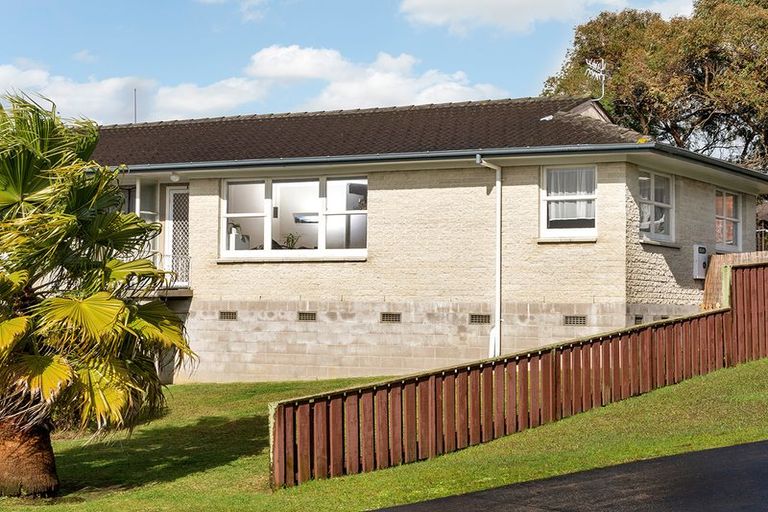 Photo of property in 32 Rosewarne Crescent, Glendene, Auckland, 0602