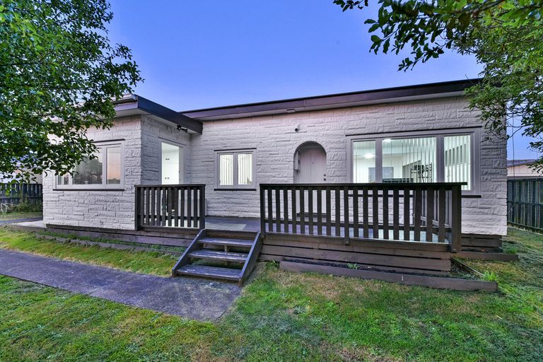 Photo of property in 2/49 Sutton Crescent, Papakura, 2110