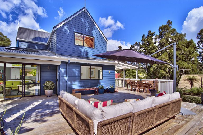 Photo of property in 111 Daffodil Street, Titirangi, Auckland, 0604