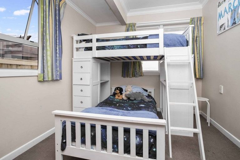 Photo of property in 2 Edmund Hillary Avenue, Papakura, 2110