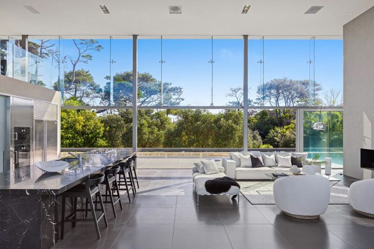 Photo of property in 76 Cliff Road, Torbay, Auckland, 0630