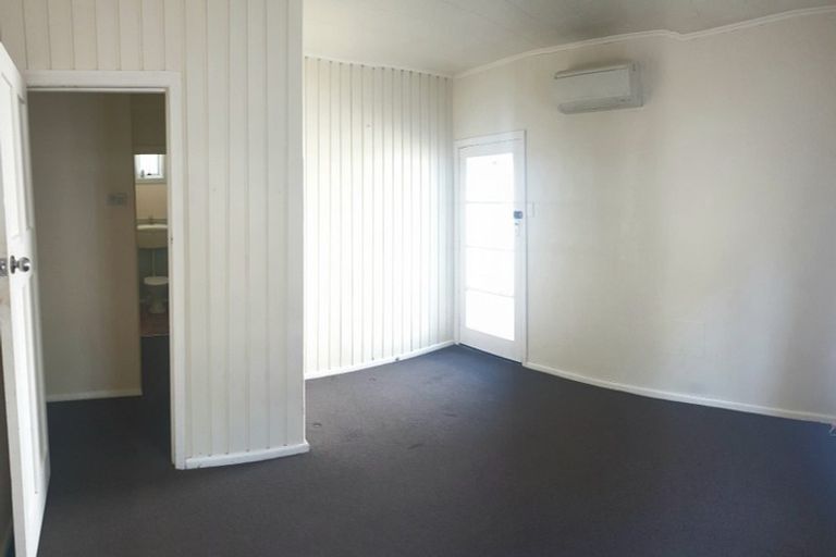Photo of property in 115-117 Shakespeare Road, Bluff Hill, Napier, 4110