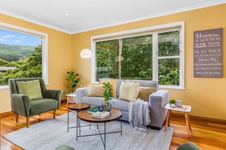 Photo of property in 60 Taylor Terrace, Tawa, Wellington, 5028