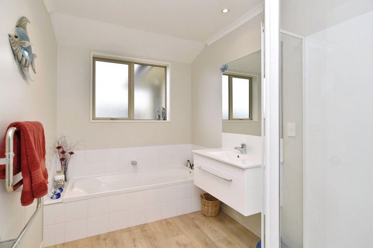 Photo of property in 6 Wineberry Avenue, Amberley, 7410