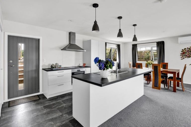 Photo of property in 102 Seaview Road, Westown, New Plymouth, 4310