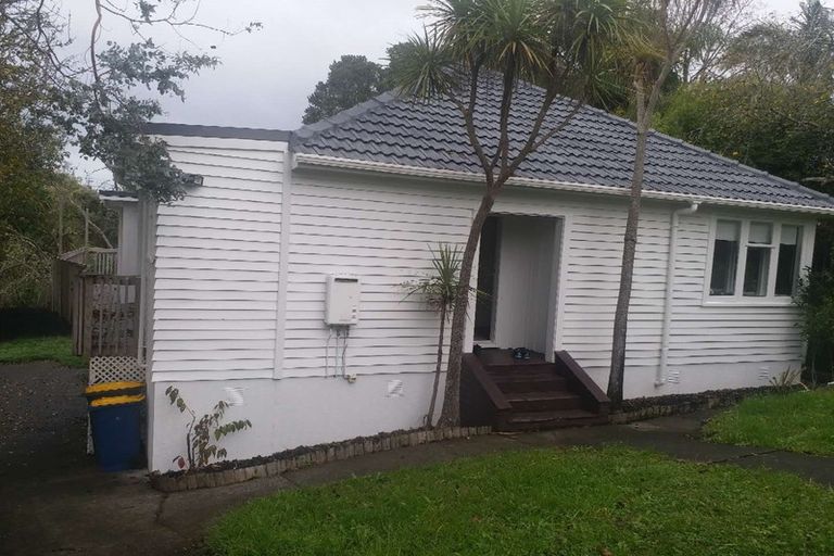 Photo of property in 1a Trojan Crescent, New Lynn, Auckland, 0600