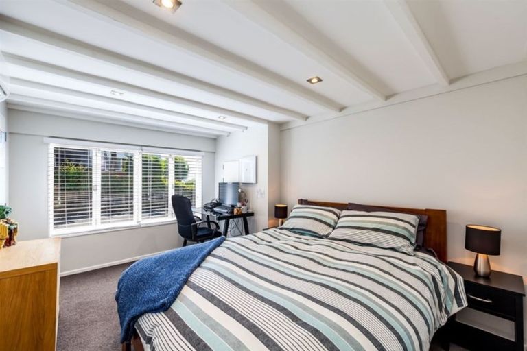 Photo of property in 1/2 Elizabeth Place, Mairangi Bay, Auckland, 0630