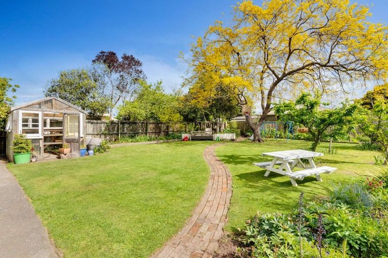 Photo of property in 10 Claxton Place, Saint Martins, Christchurch, 8022