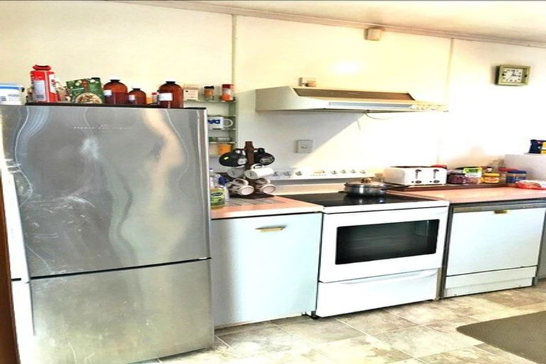 Photo of property in 16 Roberts Road, Te Atatu South, Auckland, 0610