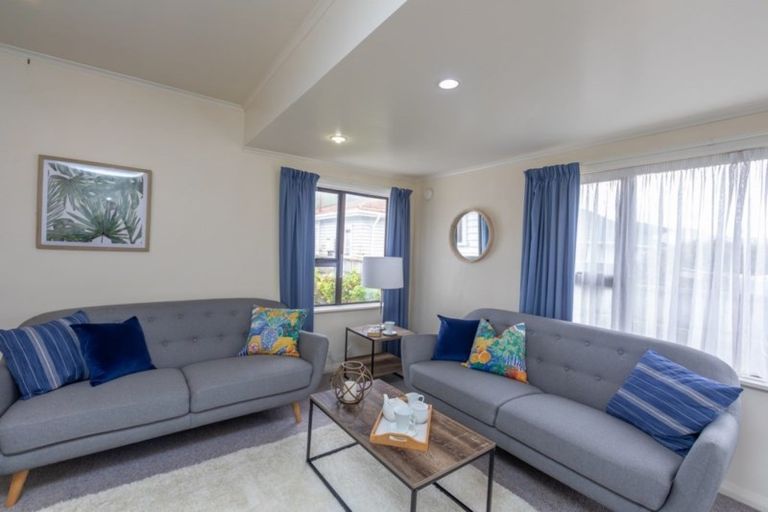 Photo of property in 32 Oxford Street, Tawa, Wellington, 5028