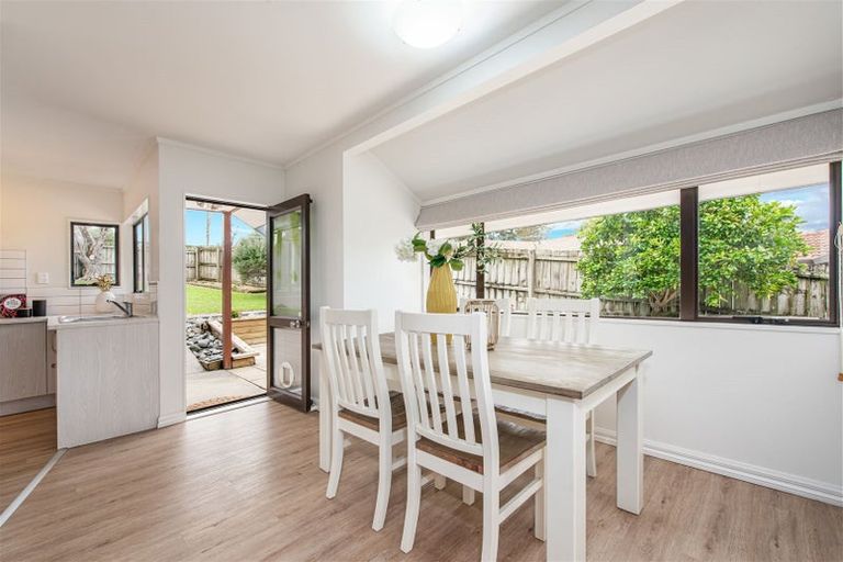 Photo of property in 64 Birdwood Road, Swanson, Auckland, 0612