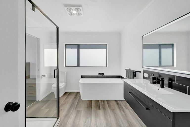 Photo of property in 92 Mangorei Road, Strandon, New Plymouth, 4312