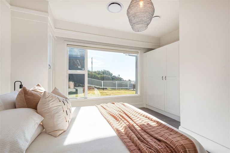 Photo of property in 1/182 Mount Pleasant Road, Mount Pleasant, Christchurch, 8081