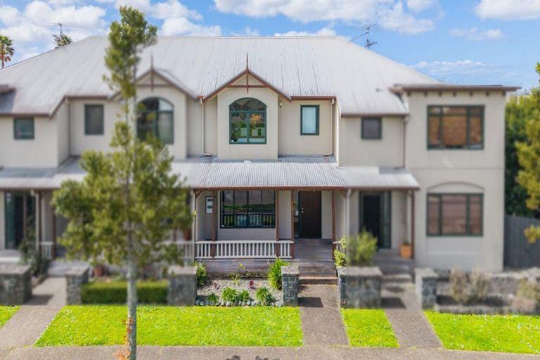 Photo of property in 3/8 Tuscany Way, Te Atatu Peninsula, Auckland, 0610