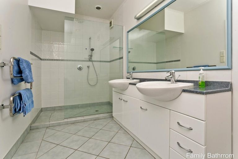 Photo of property in 49 Weatherly Road, Torbay, Auckland, 0630