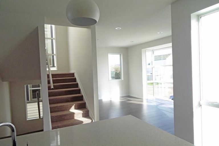 Photo of property in 32 Stephen Avenue, Henderson, Auckland, 0610