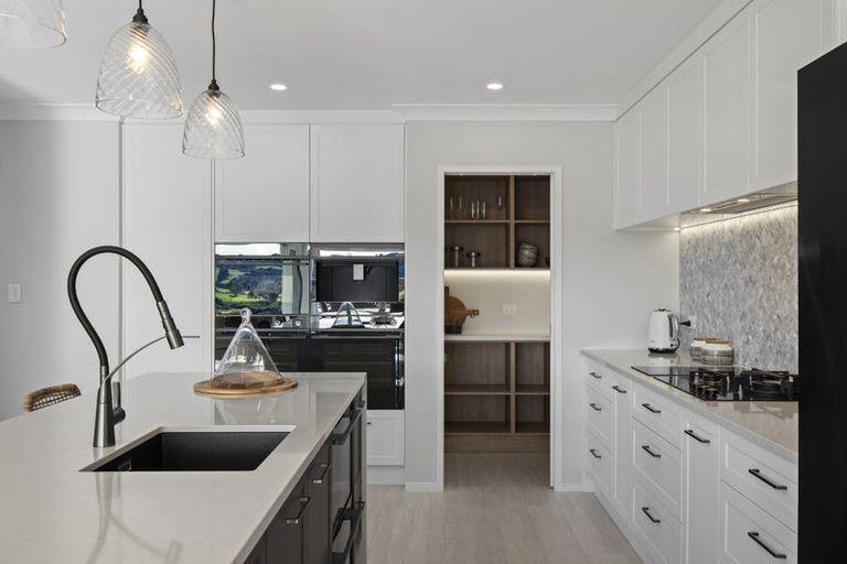 Photo of property in 3 Tavarnya Way, Patumahoe, Pukekohe, 2679