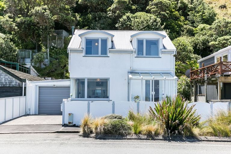 Photo of property in 156 Owhiro Bay Parade, Owhiro Bay, Wellington, 6023