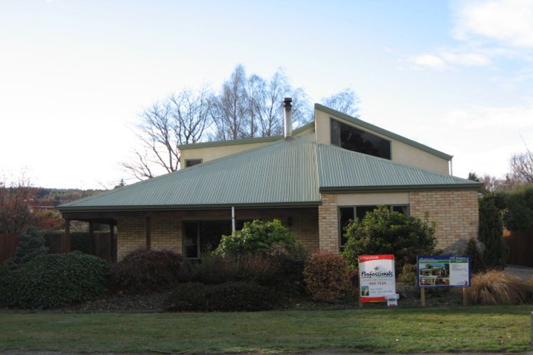 Photo of property in 185 Beacon Point Road, Wanaka, 9305