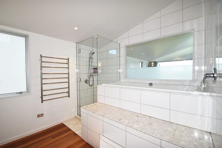 Photo of property in 9 Domain Crescent, Muriwai, Waimauku, 0881