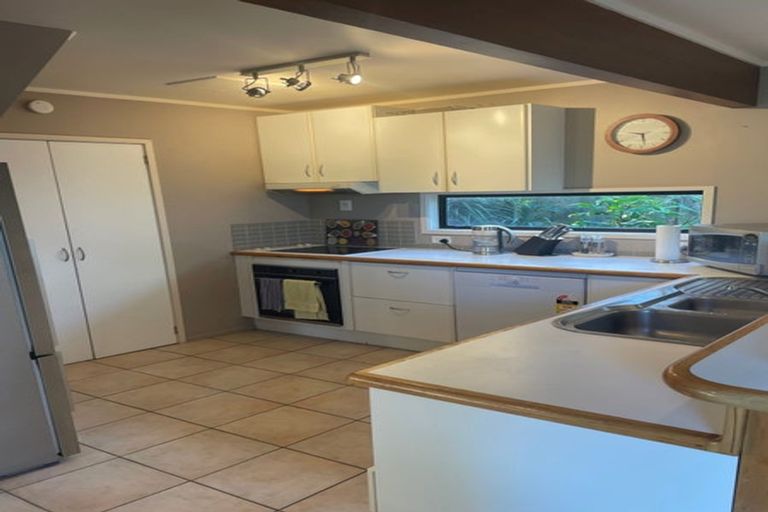 Photo of property in 2/166 Rangatira Road, Beach Haven, Auckland, 0626