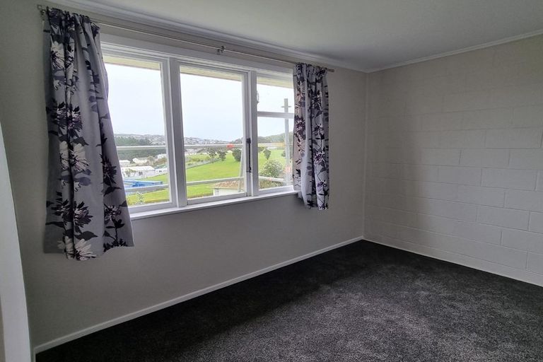Photo of property in 20a-b Kokiri Crescent, Waitangirua, Porirua, 5024
