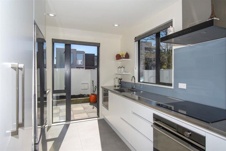 Photo of property in 2 Oakford Close, Riccarton, Christchurch, 8011
