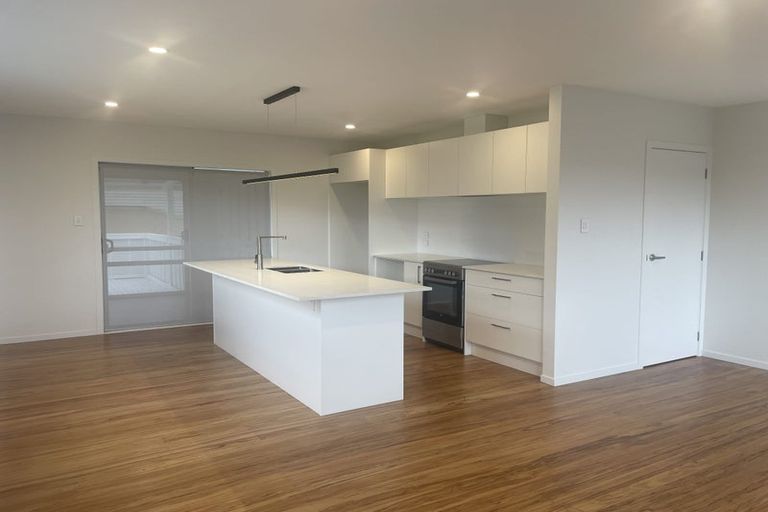 Photo of property in 45 Kelwyn Road, Kelston, Auckland, 0602