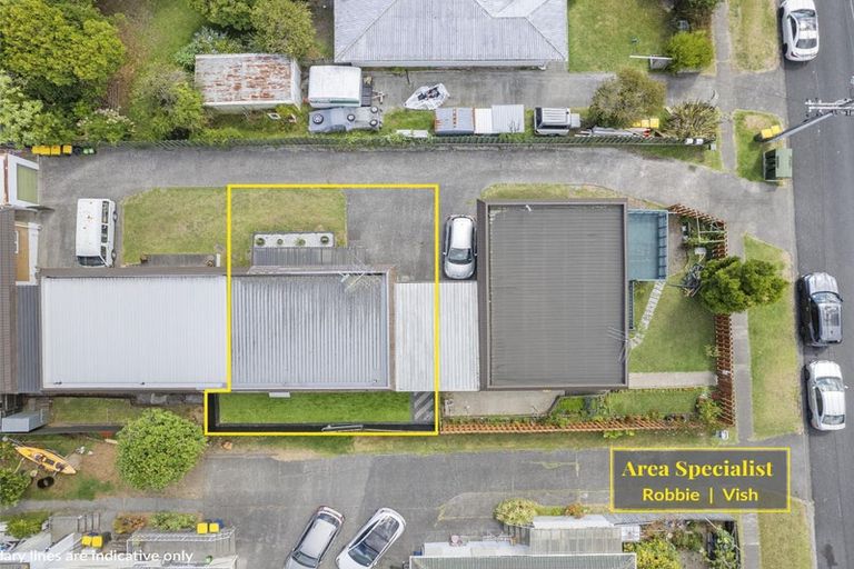Photo of property in 2/94 Lynwood Road, New Lynn, Auckland, 0600