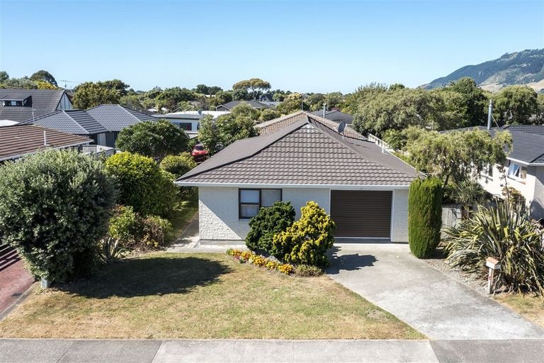 Photo of property in 25a Oriwa Street, Waikanae, 5036
