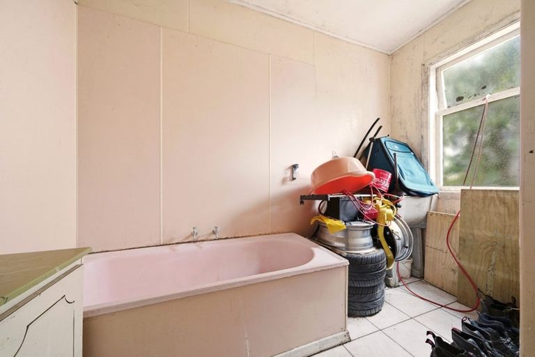 Photo of property in 2 Forbes Road, Favona, Auckland, 2024