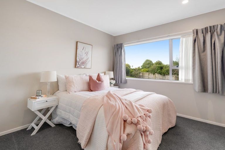 Photo of property in 66 Golfland Drive, Golflands, Auckland, 2013
