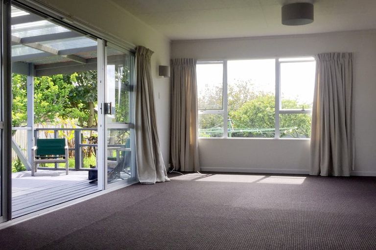 Photo of property in 25 Pyle Road West, One Tree Point, 0118