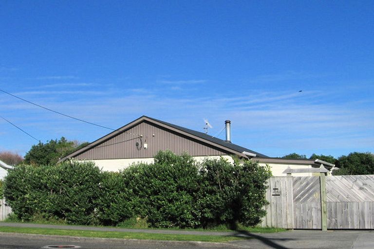 Photo of property in 24 Waimea Road, Waikanae Beach, Waikanae, 5036