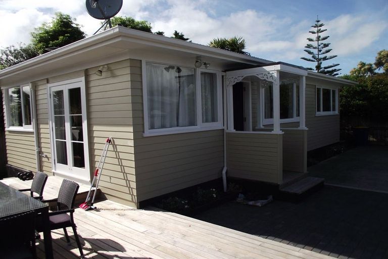 Photo of property in 28 Kamara Road, Glen Eden, Auckland, 0602