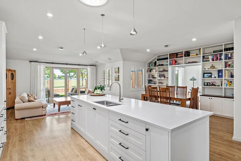 Photo of property in 27 Providence Place, Redwood, Christchurch, 8051