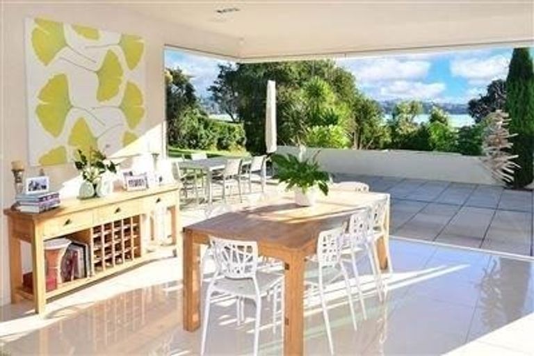 Photo of property in 42a Tindalls Bay Road, Tindalls Beach, Whangaparaoa, 0930