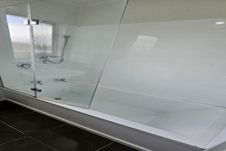 Photo of property in 2 Tuna Place, Manurewa, Auckland, 2102