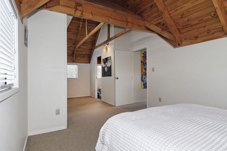 Photo of property in 111 Daffodil Street, Titirangi, Auckland, 0604