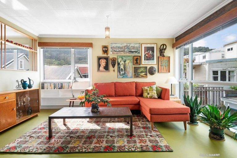 Photo of property in Victoria Court, 8/4 Queen Street, Mount Victoria, Wellington, 6011